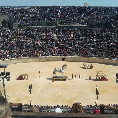 De En Camargue ☆☆nn Vauvert
