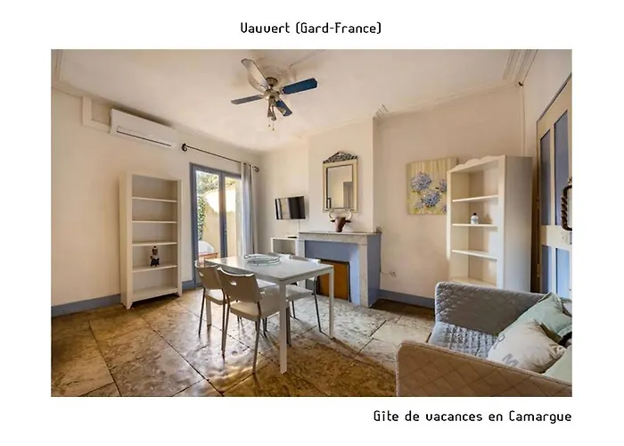 De En Camargue ☆☆nn Vauvert